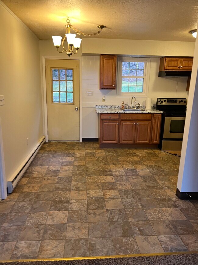 Kitchen - 40 McDermott Ln