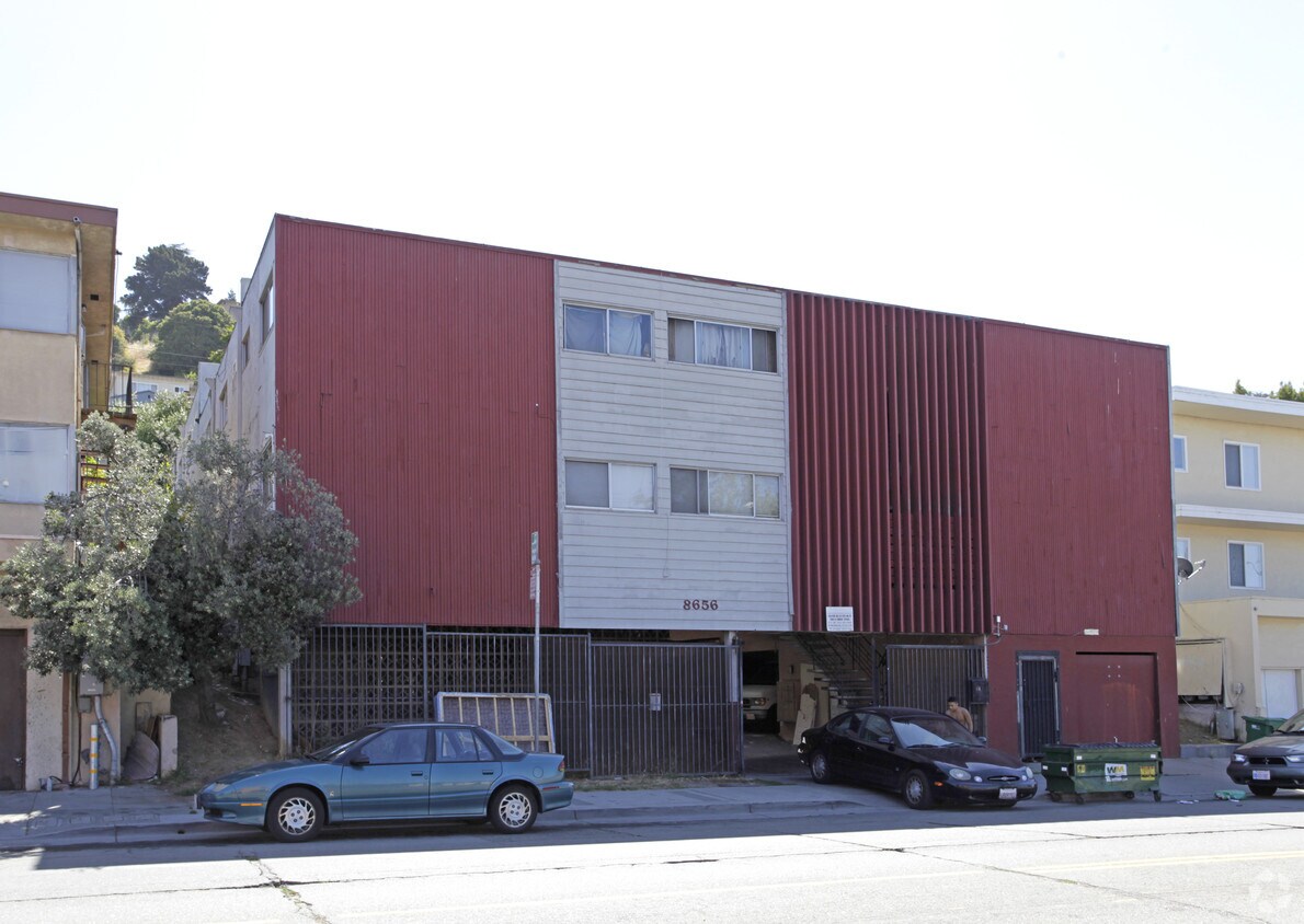 Building Photo - 8656 MacArthur Blvd