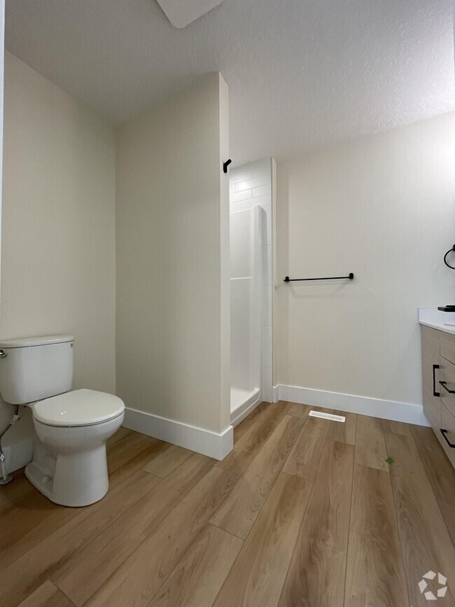 Building Photo - 8717-8110 110 St NW