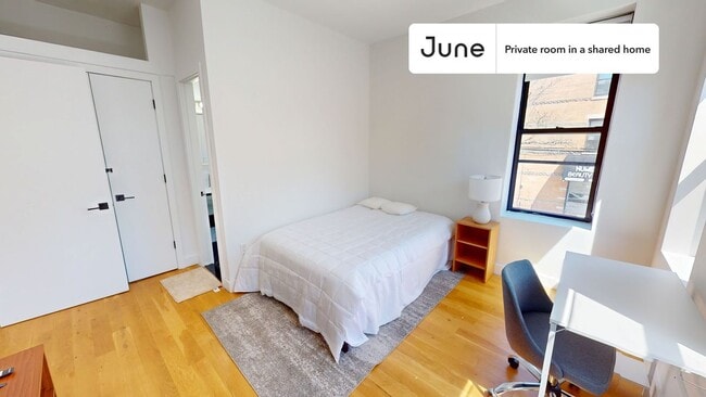 Building Photo - Room in Shared 5 bed/3 bath home in Ridgewood