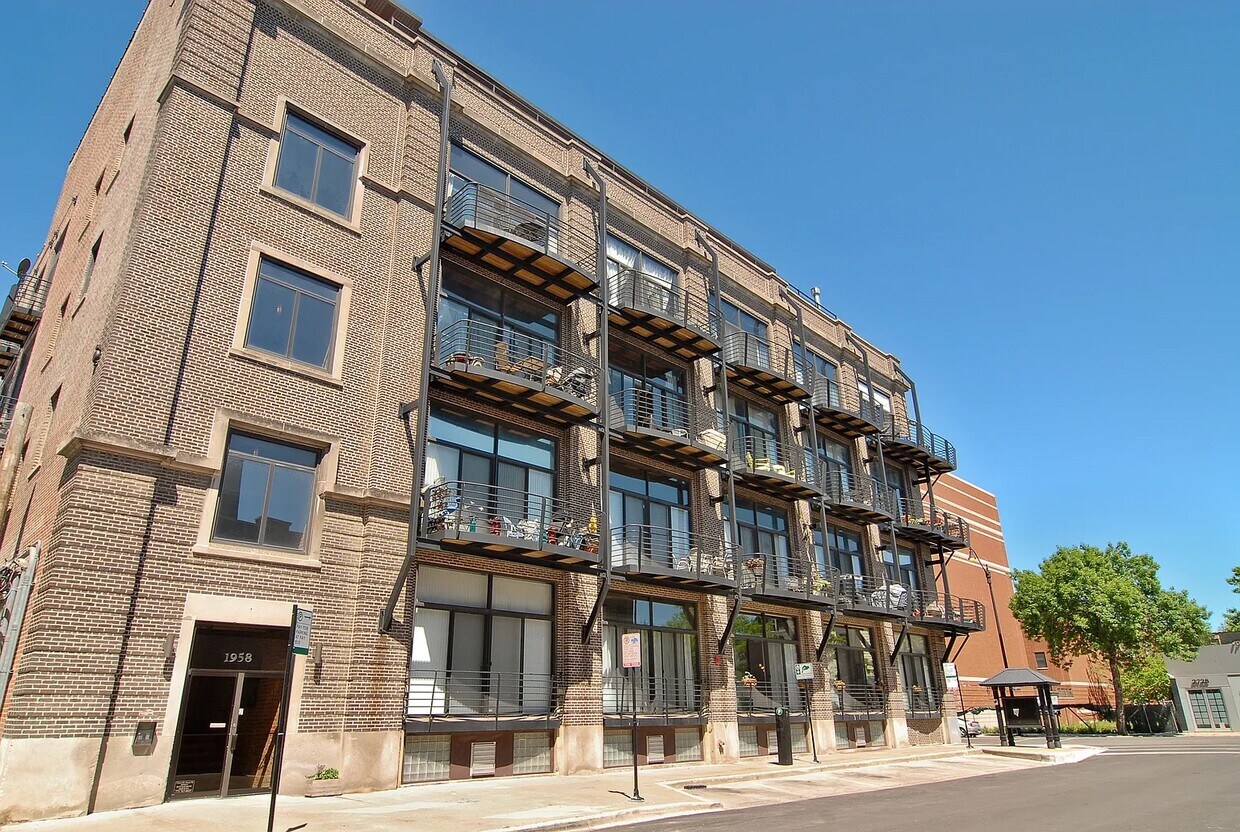 Foto principal - 2735 W Armitage Ave