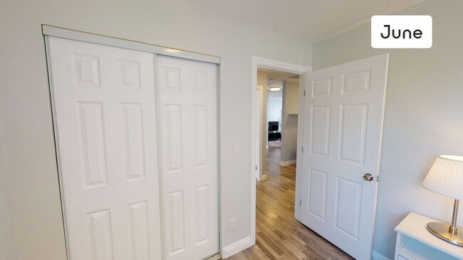 Foto del edificio - ROOM ONLY in 5-bed/3.0-bath Home