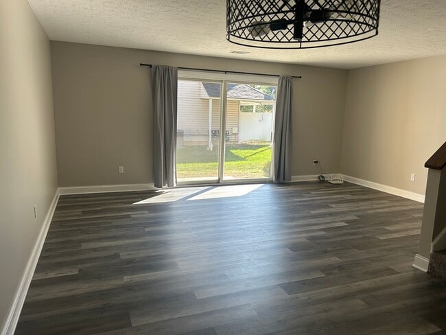 Foto del edificio - 2830 Sand Run Pkwy