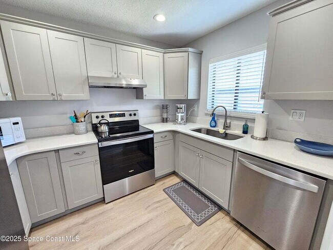 Building Photo - Furnished Cocoa Beach Condo