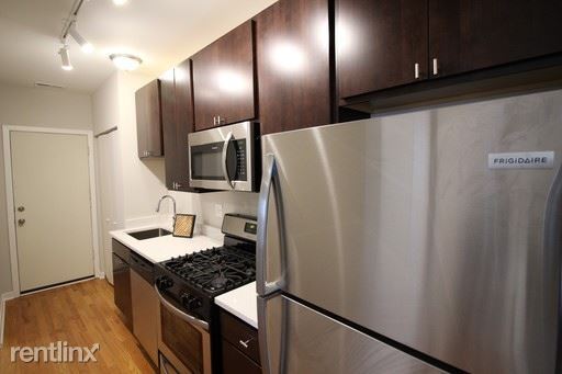 Building Photo - 3108 W Sunnyside Ave