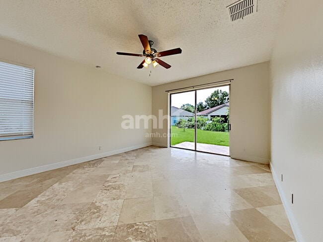 Foto del edificio - 13740 Hawkeye Dr