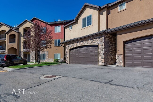 Foto del edificio - Outstanding Townhome In The Villas (PG) Co...