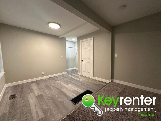Building Photo - Comfortable Rooms Available for Rent!