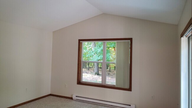 Foto del edificio - 335 Maple Ridge Ct