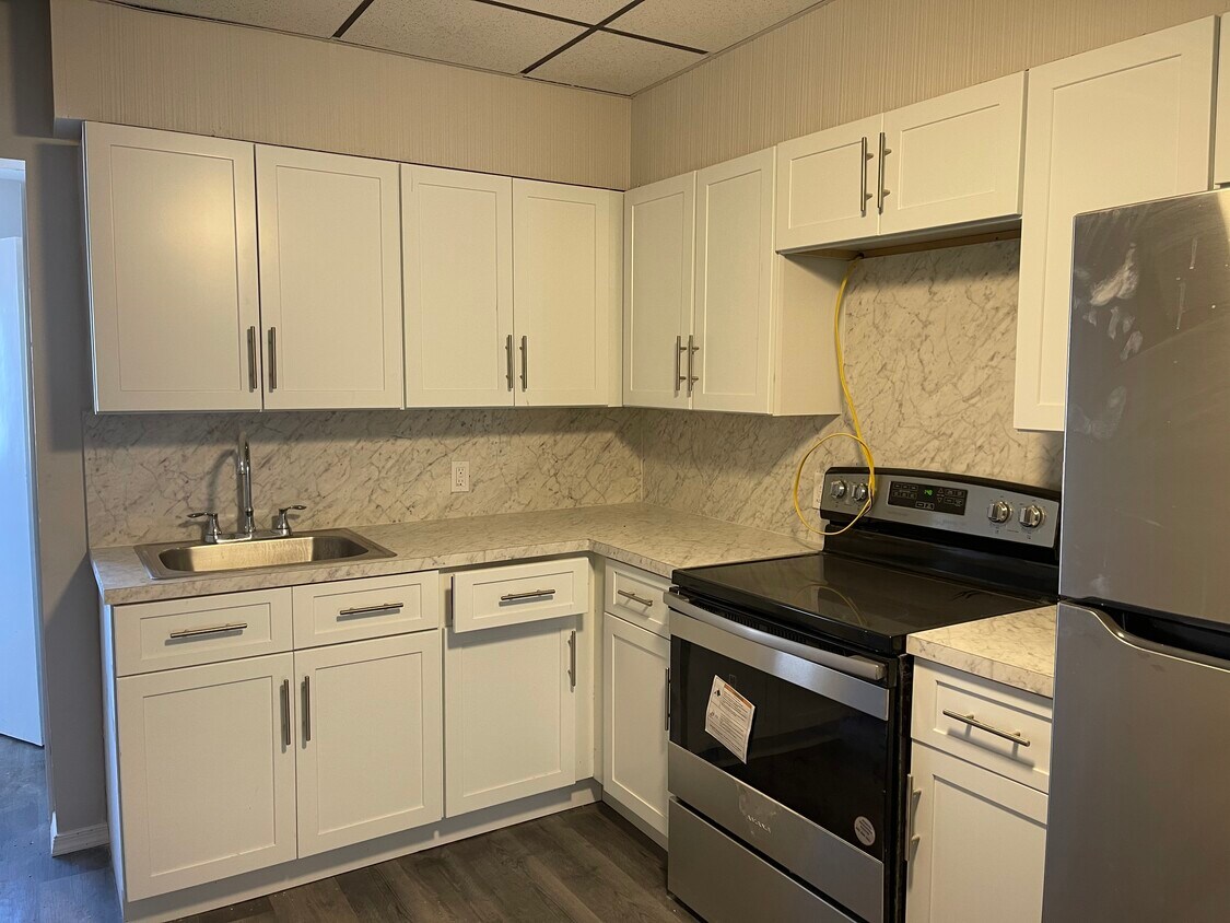 Kitchen - 1516 Cedar Ave