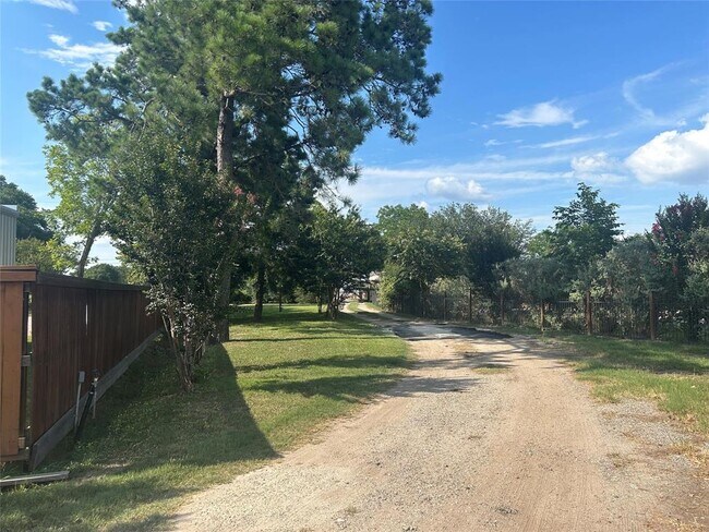 Foto del edificio - 16703 Grant Rd