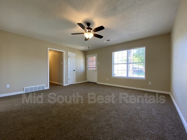 Foto del edificio - 3083 Fisher Ave