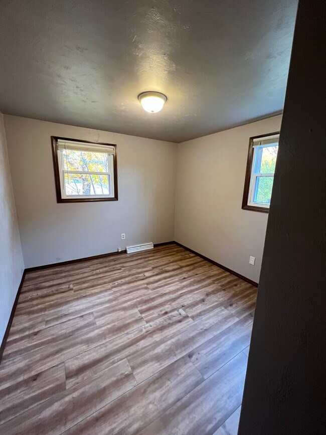 Building Photo - 3076 Glendale Ave