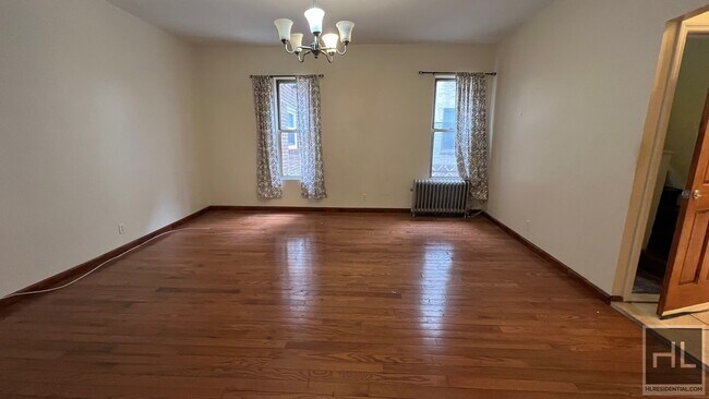 Building Photo - LARGE BRIGHT AND COZY  3 BEDROOM LINDEN BO...