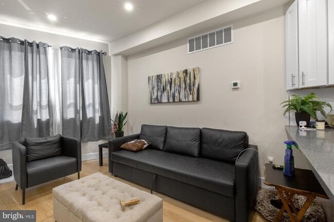 Foto del edificio - 1702 Point Breeze Ave