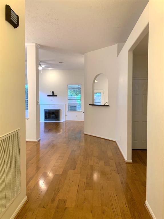 Foto del edificio - 4739 Silverlake Dr