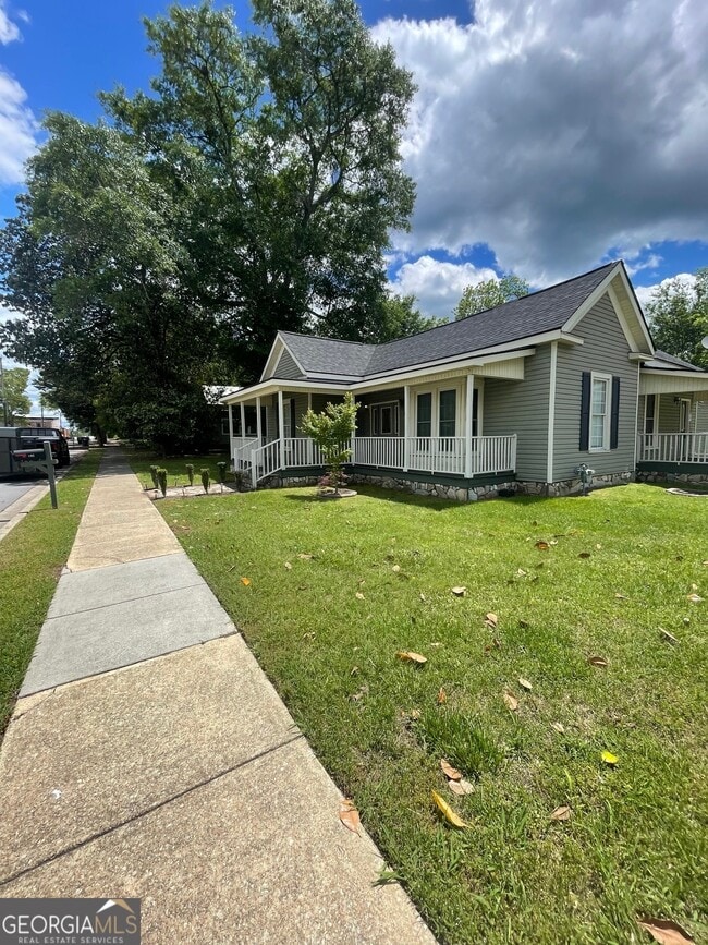 Building Photo - 102 Lipham St