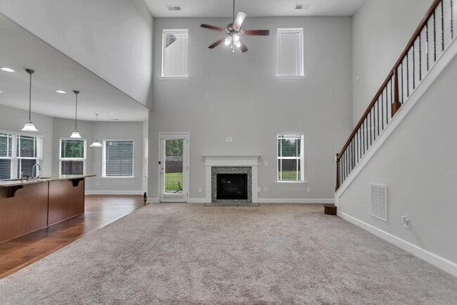 Building Photo - 250 Tapestry Dr