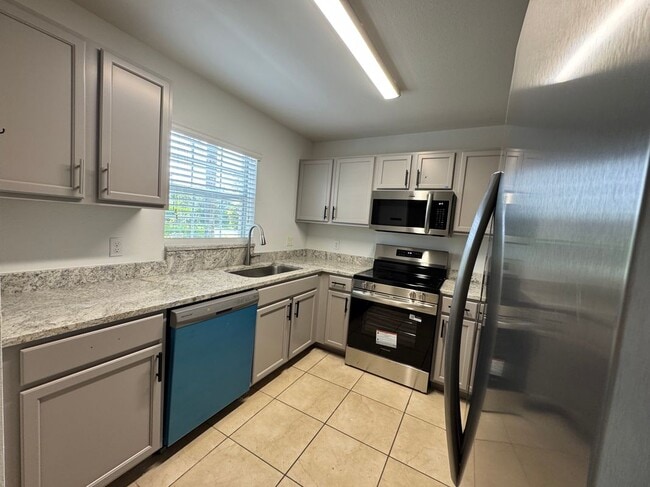 Building Photo - 9093 Gervais Cir