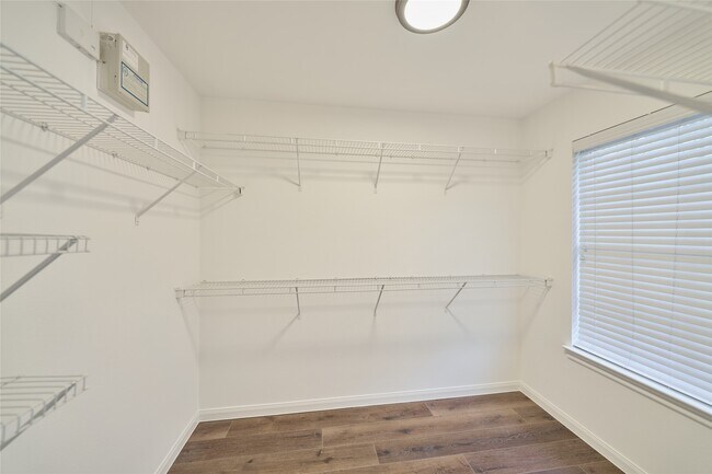 Building Photo - 3501 Buckingham Ln