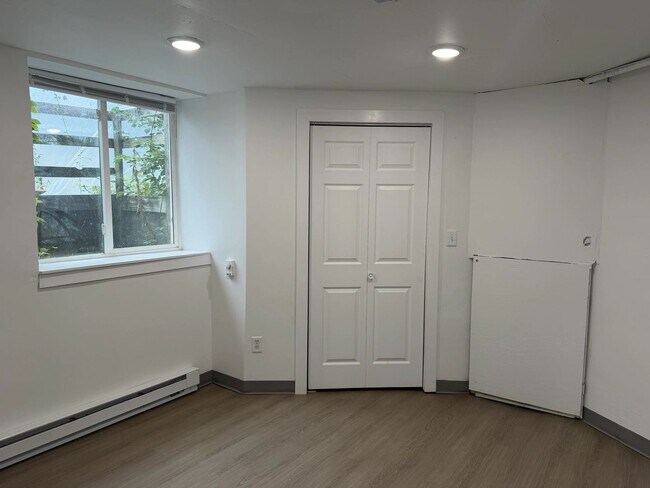 Foto del edificio - 226 S Lucas St