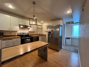Building Photo - 2254 Maplewood Dr S