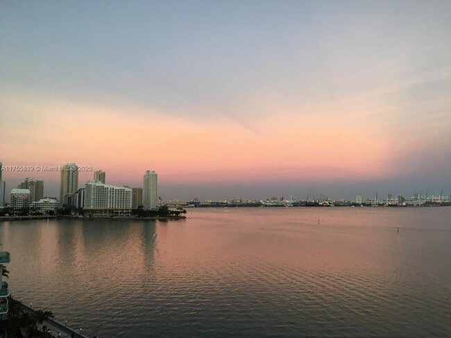 Foto del edificio - 1408 Brickell Bay Dr