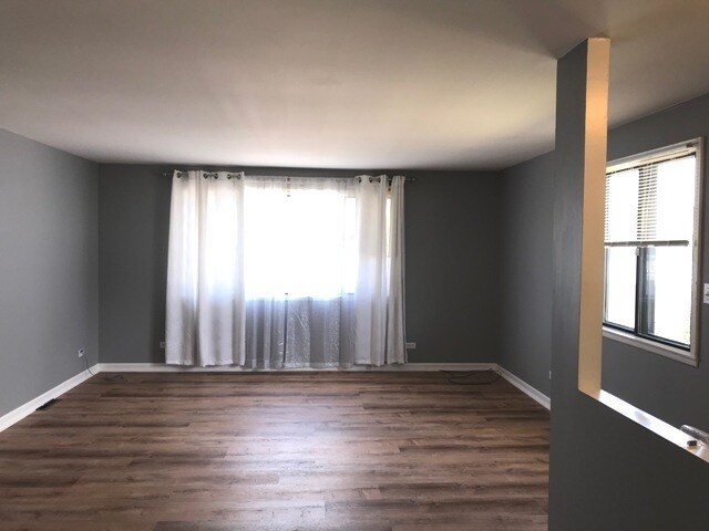 Building Photo - 101 Tonset Ct