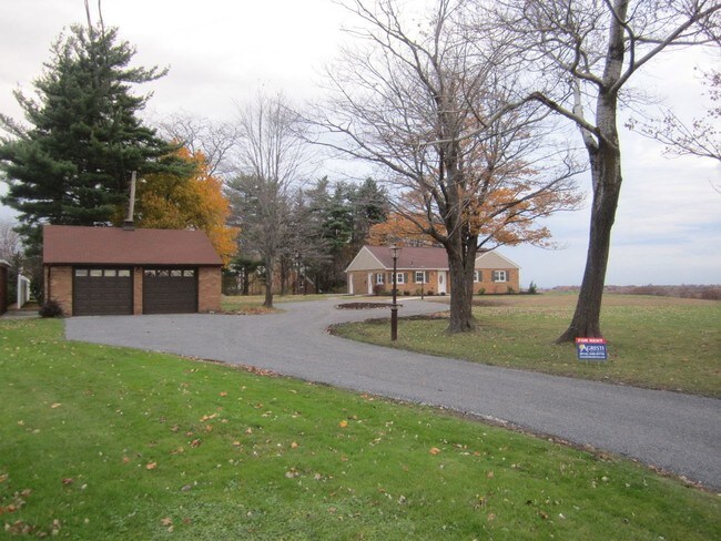 Building Photo - 1916 Old Hershey Rd