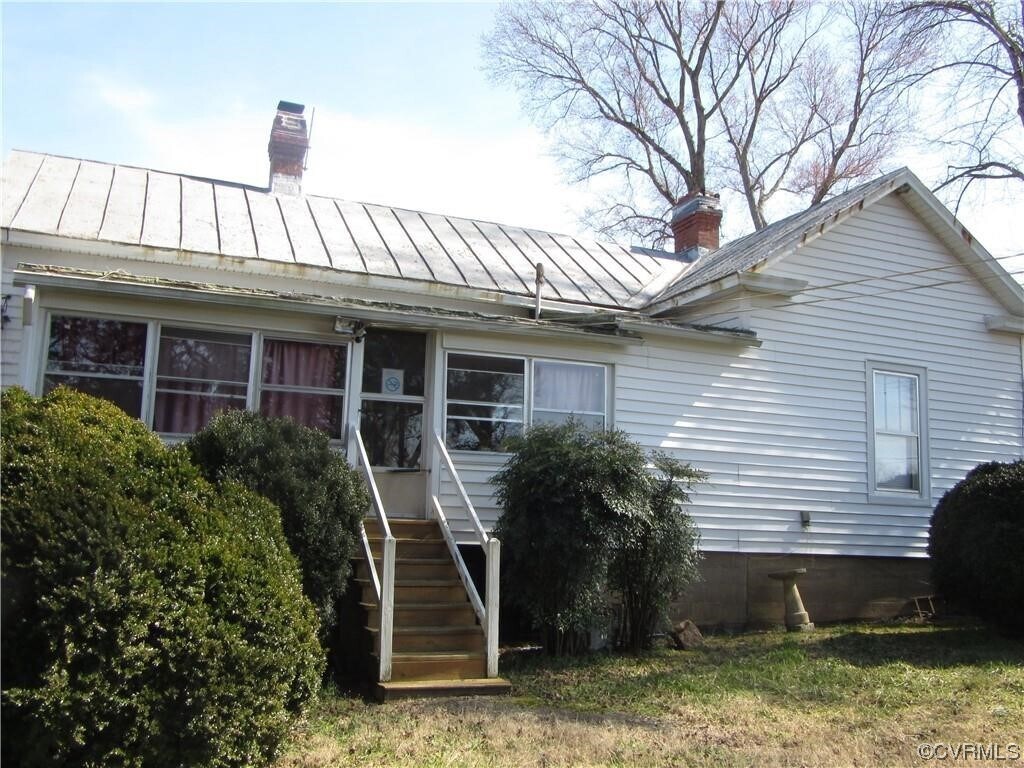 Building Photo - 17200 Amelia Ave