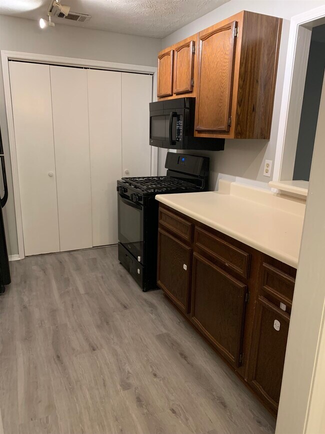 Foto del edificio - 1380 Brockett Pl