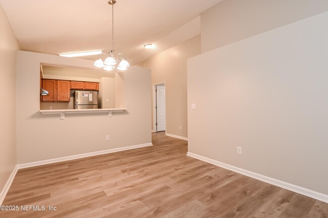 Foto del edificio - 12595 Ashmore Green Dr N