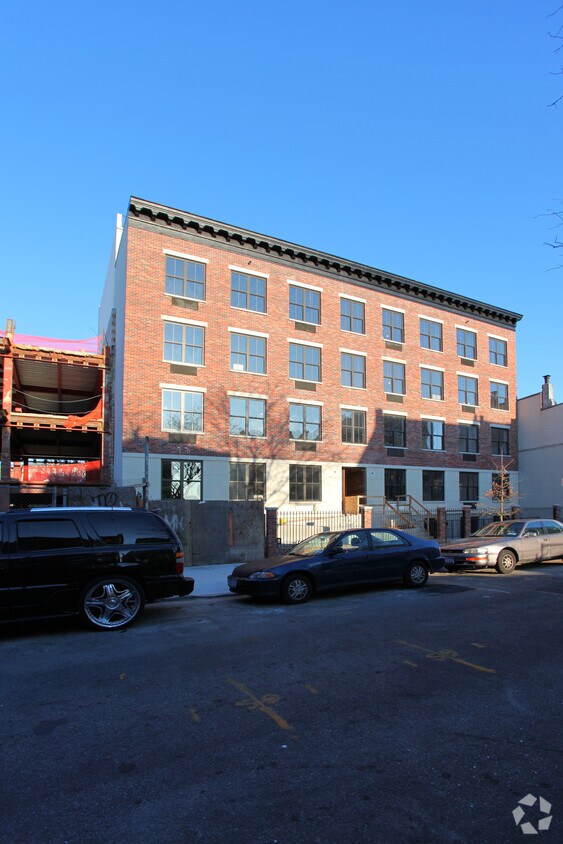 Foto del edificio - 999 Willoughby Ave