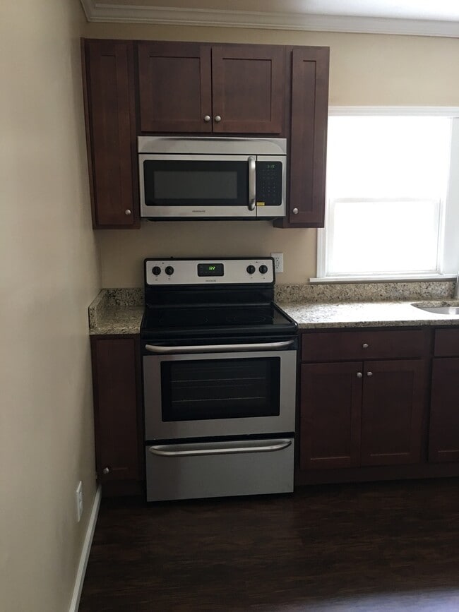 Photo - 104 N Salisbury St Apartment