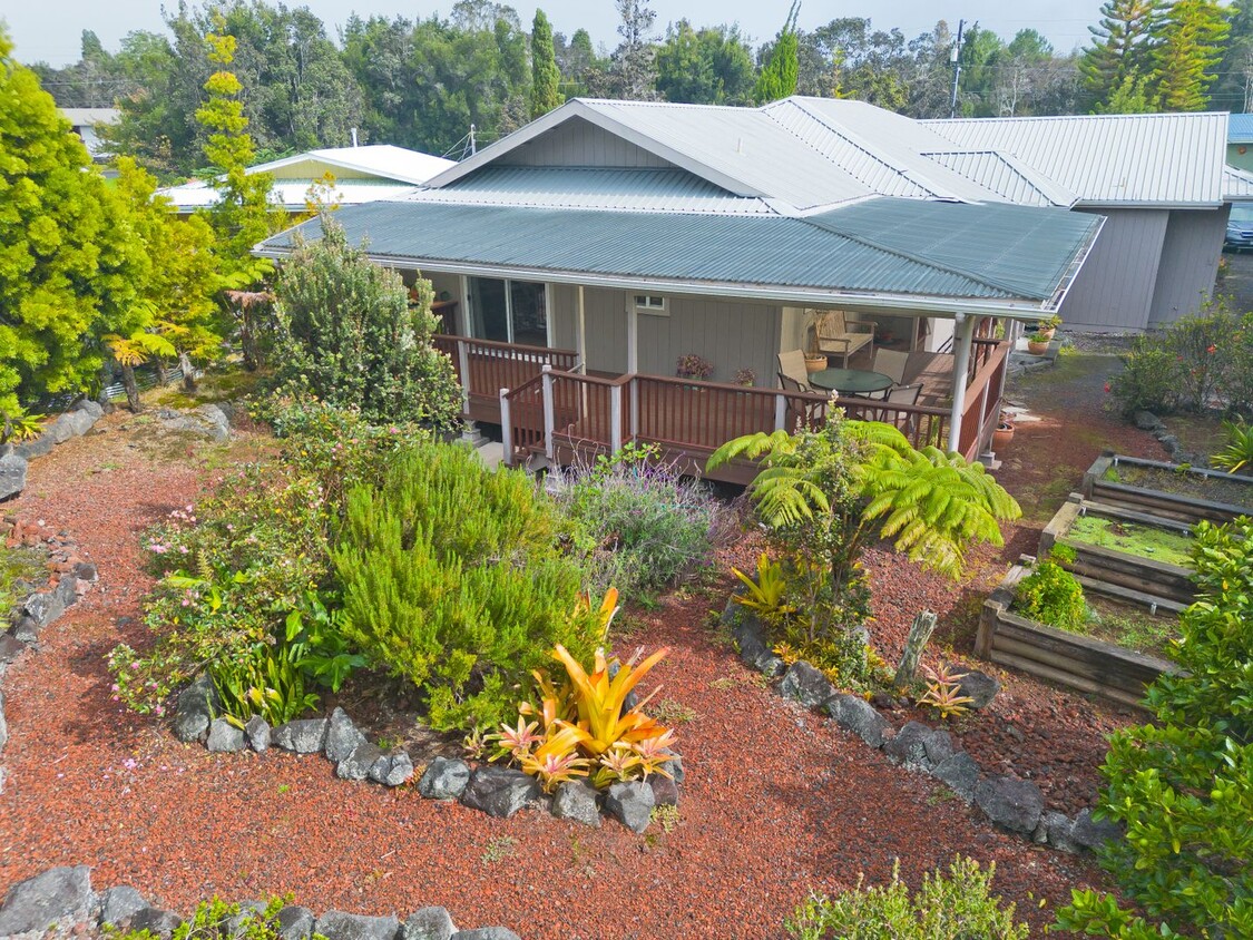 Primary Photo - Pet Friendly 4 Bedroom Fine Country Living...