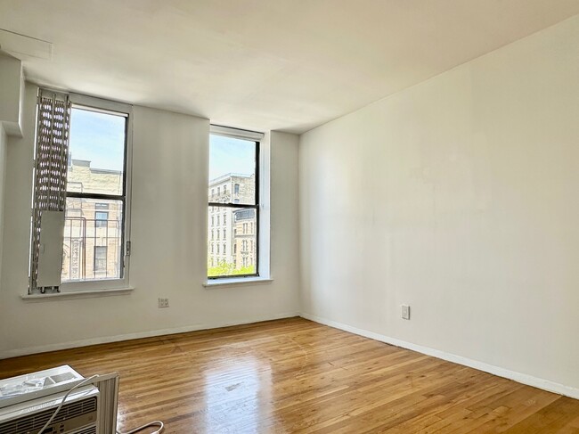 Building Photo - 953 Amsterdam Ave