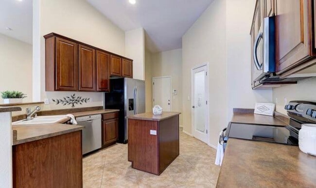 Building Photo - 4 bedroom in South Mountain Area