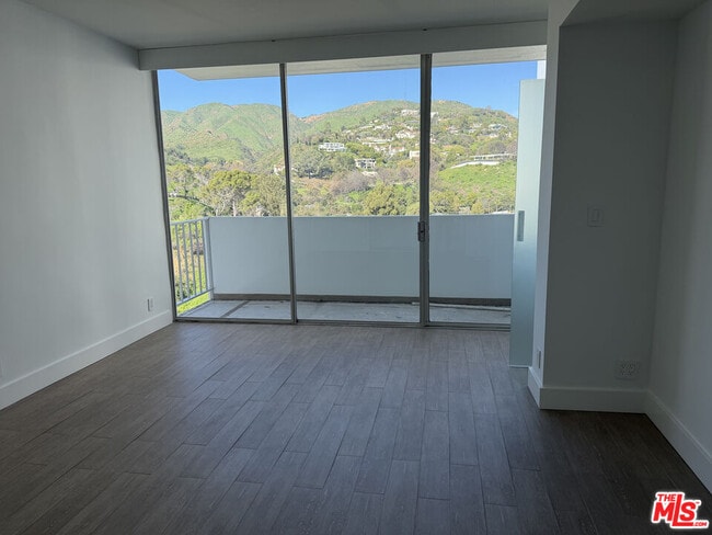 Foto del edificio - 17350 Sunset Blvd