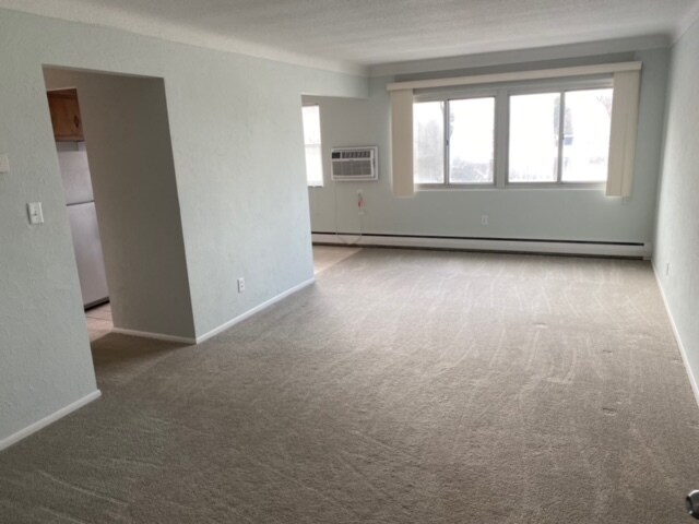 Spacious Living Room - 1540 Ashland Ave