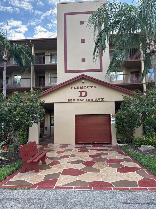 Building Photo - 850 SW 138th Ave