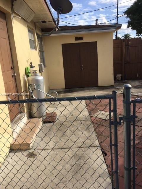 Foto del edificio - 1122 NW 24th Ct