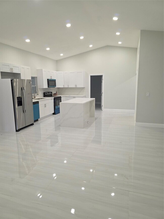 Foto del edificio - 6701 W Wedgewood Ave