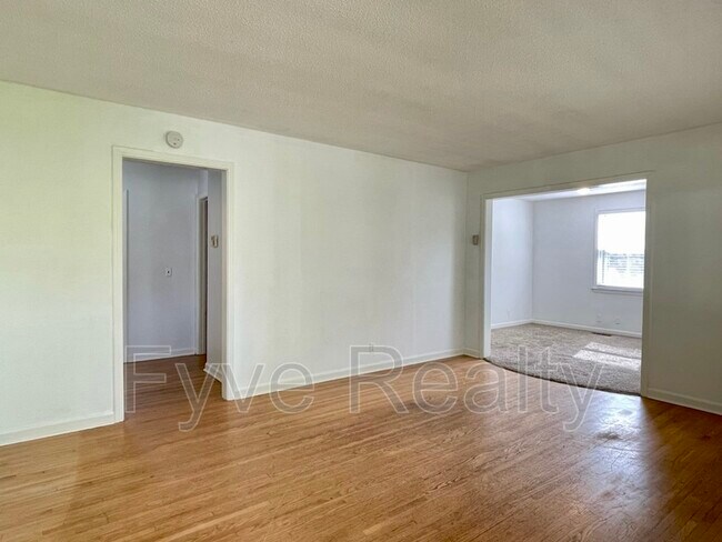 Building Photo - 2416 Eastland Ave
