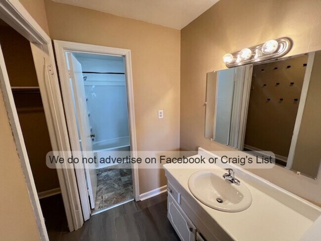 Foto del edificio - 6434 Applecross Ave
