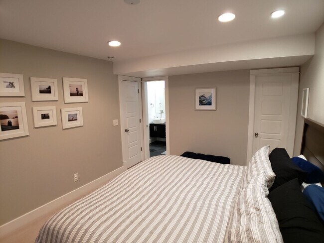 Building Photo - "Charming 4-Bedroom Denver Home with Grani...
