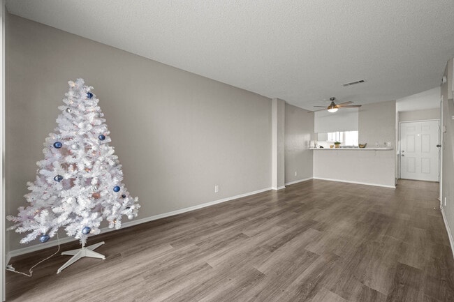 Foto del edificio - Woodlands West Townhomes