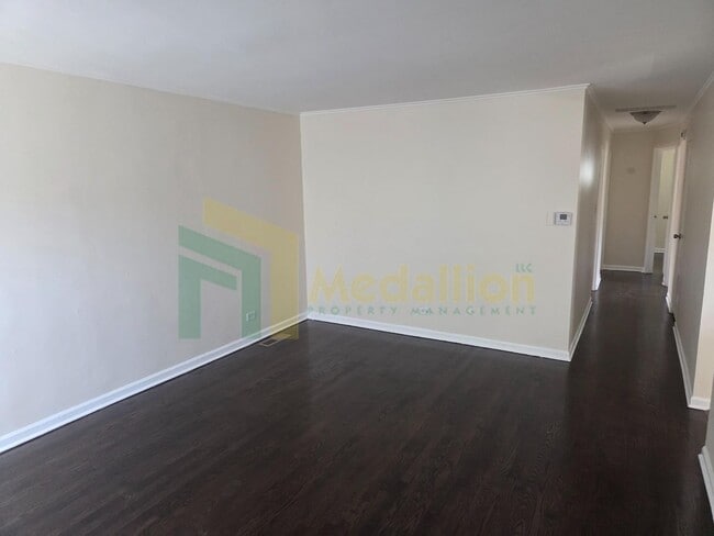Building Photo - Spacious 3BR/1BA Home with Modern Upgrades
