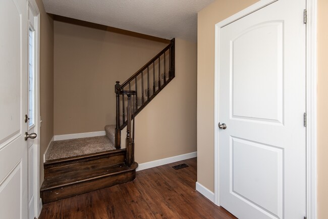Building Photo - 2401 Country Wood Dr