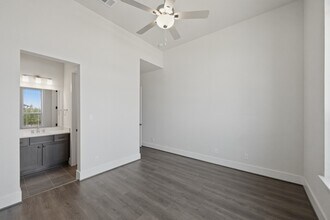 Building Photo - 2030 Highland Moss Rd