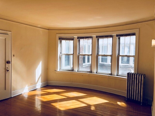Building Photo - Available May 1st. Great one bed one bath ...